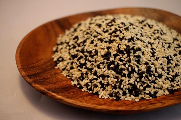 Sesame-Seed-White-Black-grande